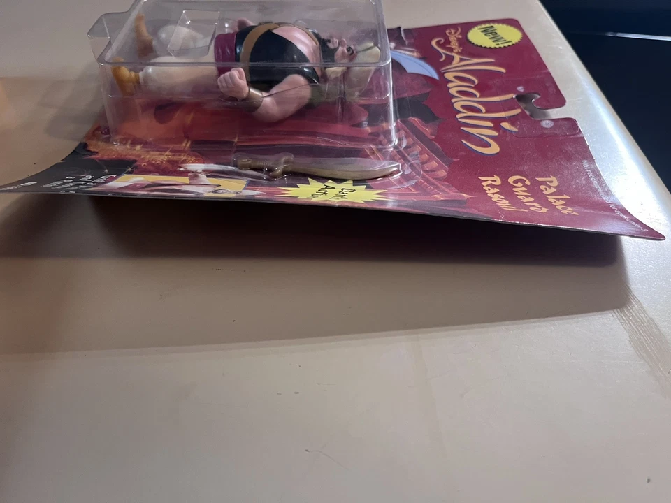 Figura de acción Palace Guard Rasoul Disney's Aladdin 1993 Mattel 5" sin usar, en caja muy rara Foto 3 de 4