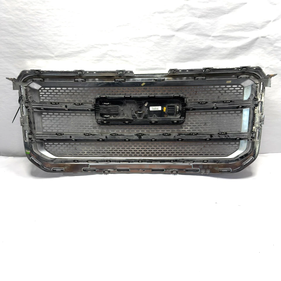 Parachoques delantero GMC Acadia Denali 2013-2016 OEM, parrilla central con emblema 22814536 Foto 4 de 4