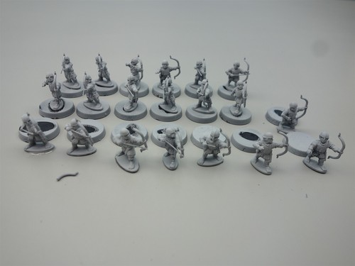 Misc Manufacturer Fantasy: Halfling Soldiers with Bows (primed) - Picture 3 of 4