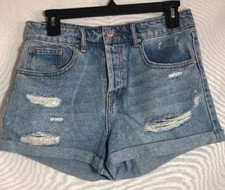 Forever 21 Women  s Distressed Denim Shorts Size 27