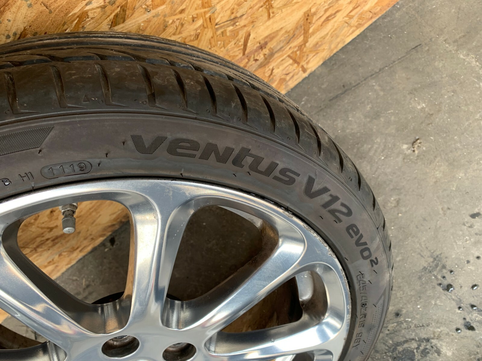 19" 19*8.5 FRONT WHEEL & TIRE ASSEMBLY #2 32K 4.2L 04-08 MASERATI QUATTROPORTE