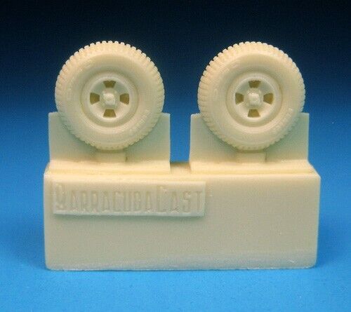 Barracuda Studios (BR-72316) 1:72 Spitfire 4-Slot Block Tread Main Wheels - Picture 1 of 4