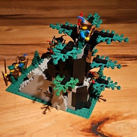 LEGO Castle: Camouflage Outpost (6066)