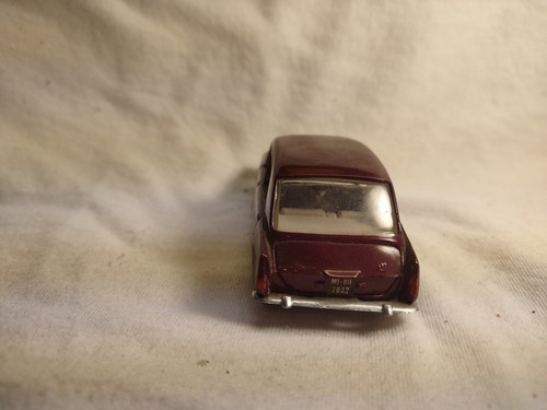 Miniature Politoys 1/43 – Innoncenti Morris IM3 – Fibre De Verre Verte – 1968 – Rare