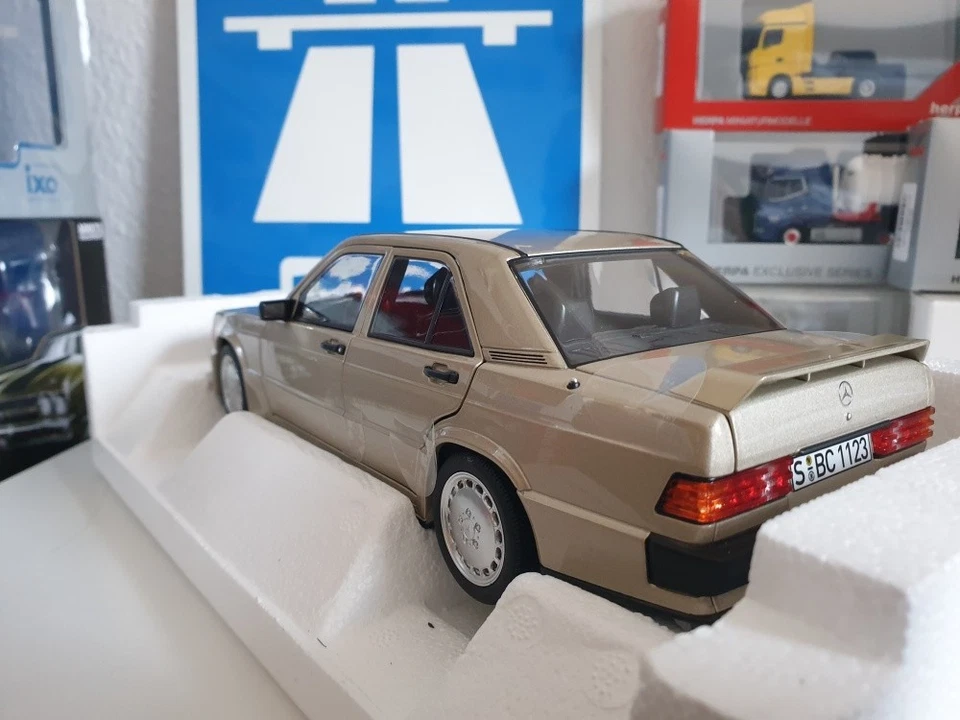 Mercedes 190 E 2.3-16 W201 Rauchsilber metallic 1984 1:18 Norev 183831 - Bild 4 von 4