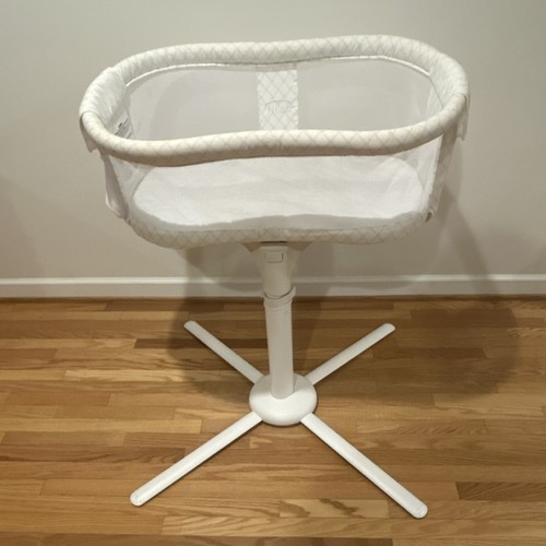 Halo White Oval Mesh Portable Bassinet with Adjustable Stand for Unisex Baby