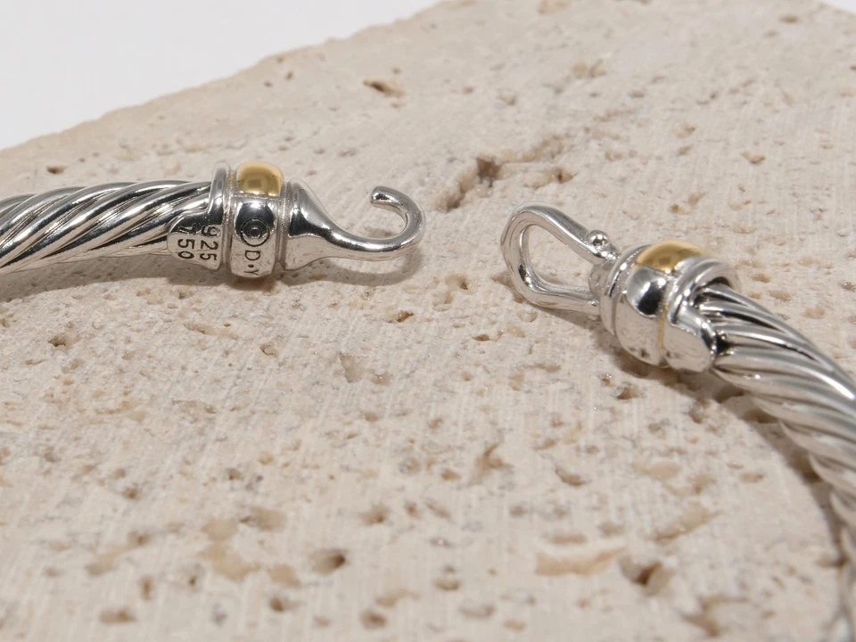 Brazalete David Yurman clásico con hebilla de cable de 5 mm en plata de ley y oro de 18 quilates Foto 4 de 4