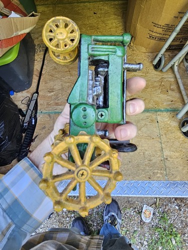 JOHN DEERE TRACTOR OLD HEAVY CAST IRON FARM TOY VINTAGE GREEN YELLOW - Picture 5 of 5