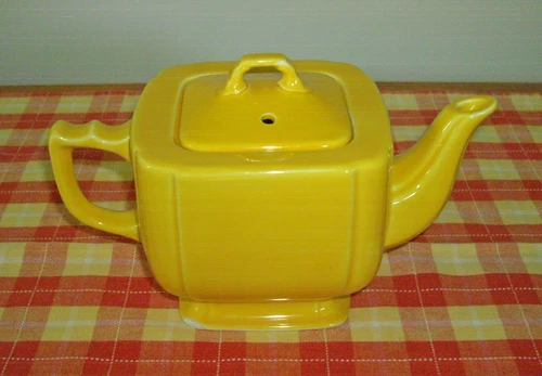 Vintage Homer Laughlin RIVIERA YELLOW TEAPOT Tea pot w/ Lid Fiesta ~
