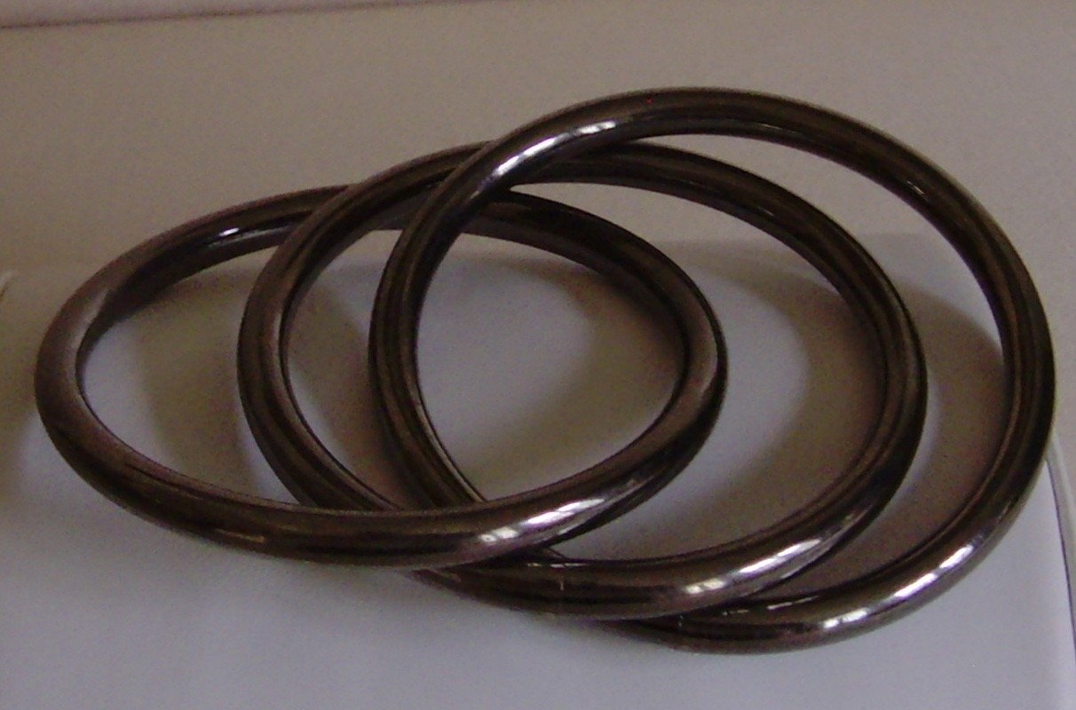 Gunmetal Tone Interlocking Bangle set - image 11