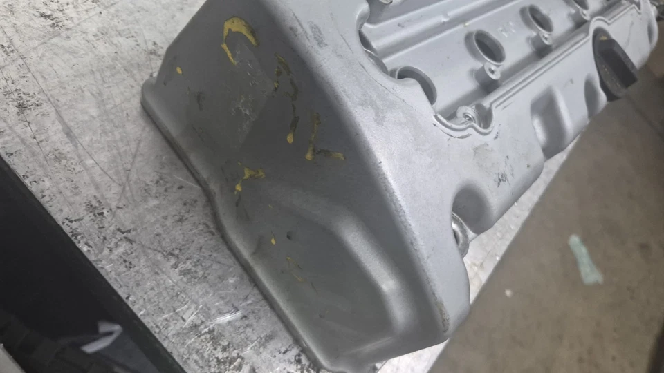 Cubierta de válvula de motor Honda CR-V 2010-2014 2,4 L usada OEM 12310-R40-A00 Foto 3 de 4