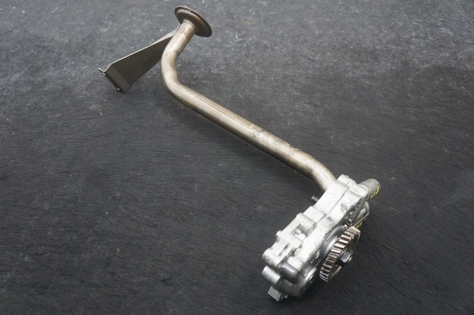 6.6l V8 Engine Oil Pump Assembly OEM 12644591 Chevrolet Silverado 3500 2011-2016 - Image 4 of 4