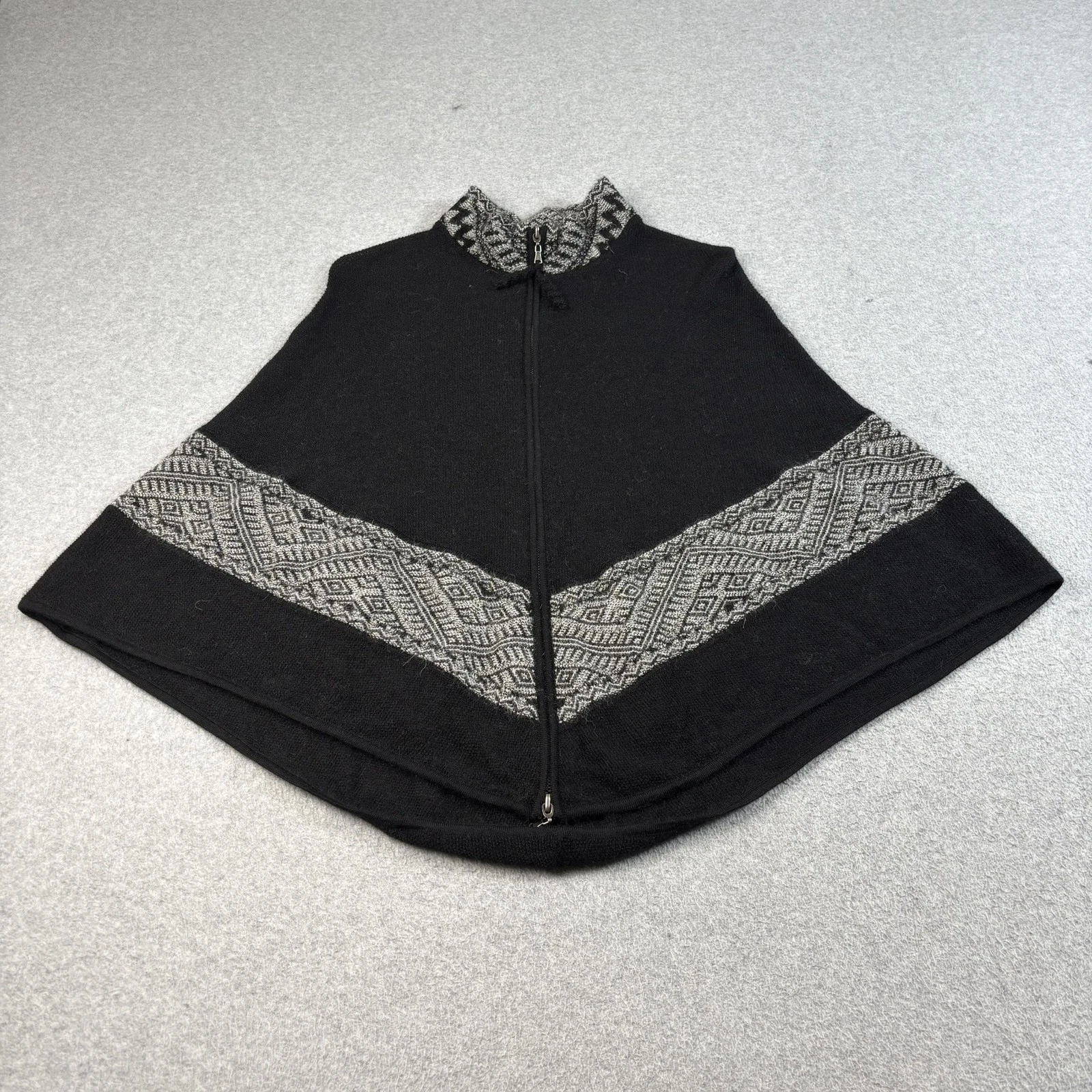 SOL Baby Alpaca Cape Womens Medium Black Geometric Zip Kimono Poncho Made Peru