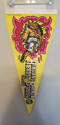 RINGLING BROS. AND BARNUM BAILEY CIRCUS TIGER VINTAGE  FELT PENNANT 5/20/22