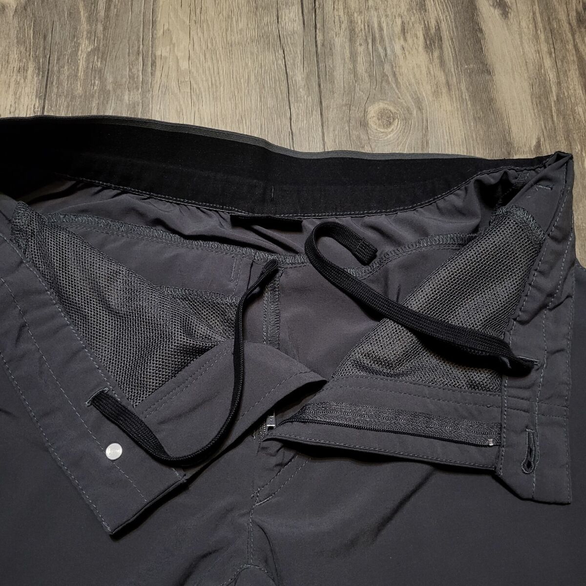 The North Face Gray Shorts Light Weight Soft Waistband Mesh The North Face Gray Shorts Light Weight Soft Waistband Mesh