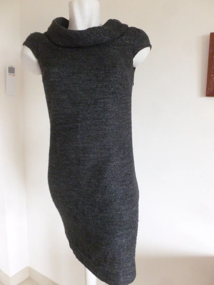 RAVISSANTE ROBE MARQUE CAROLL COUPE FOURREAU AJUSTE EN LAINAGE GRIS ACIER T.38 - Photo 1/4