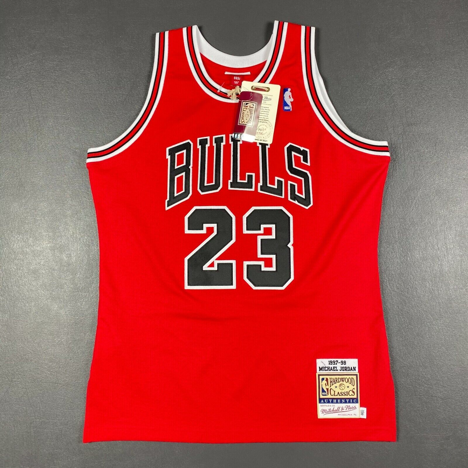 Mitchell & Ness Authentic Chicago Bulls 1997-98 Michael Jordan Youth Jersey L