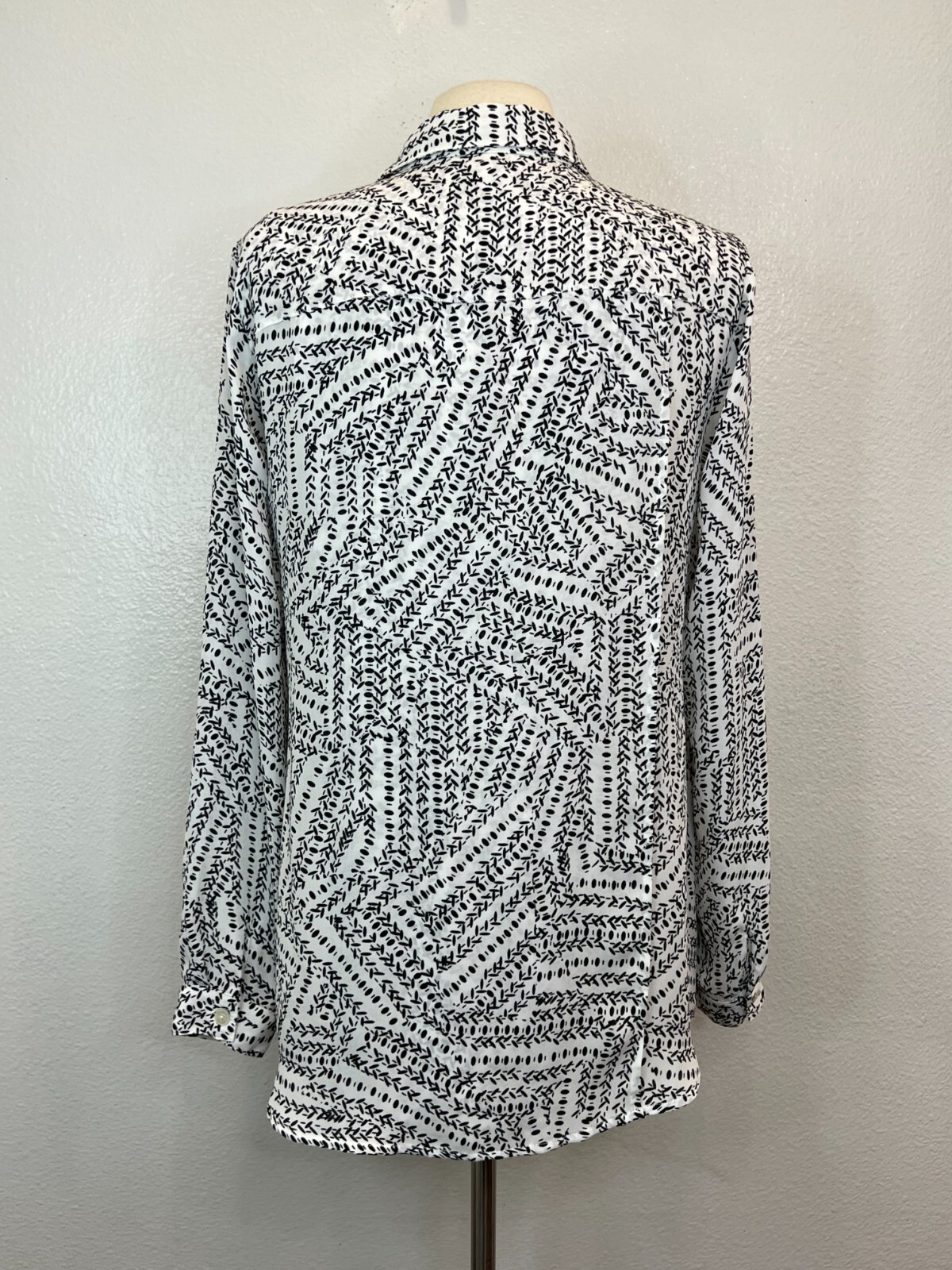 Cabi Black White Print Split Back Button Down Blo… - image 3