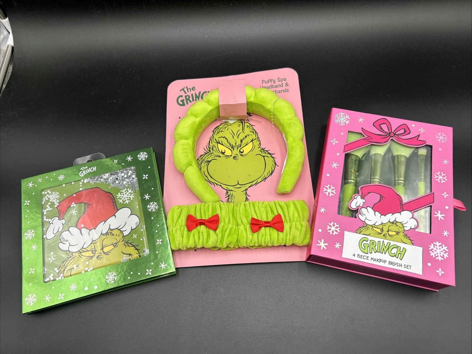 Grinch Holiday Spa & Makeup Set Kit *NEW*
