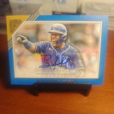 2022 Topps Gallery - Veterans Autographs Salvador Perez #VA-SP Blue /50 (AU)