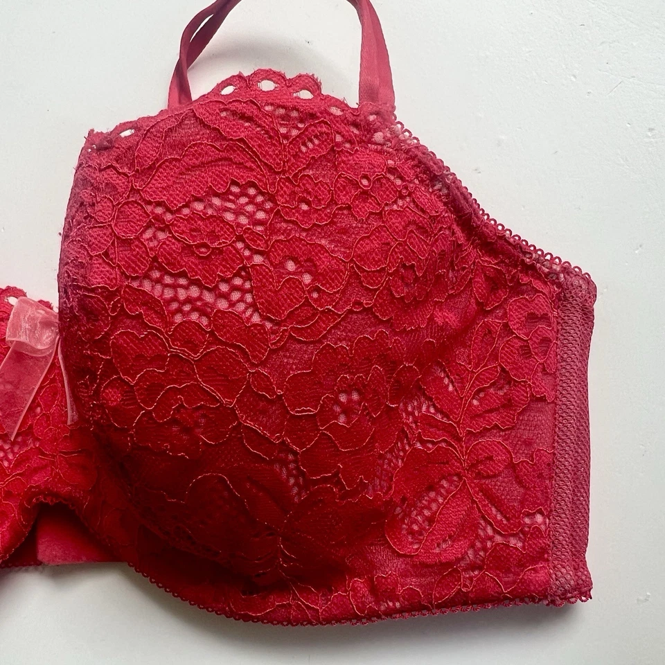 Sujetador balconette con aros transparentes de encaje rojo b.tempt'd para mujer talla EE. UU. 34DD Foto 4 de 4