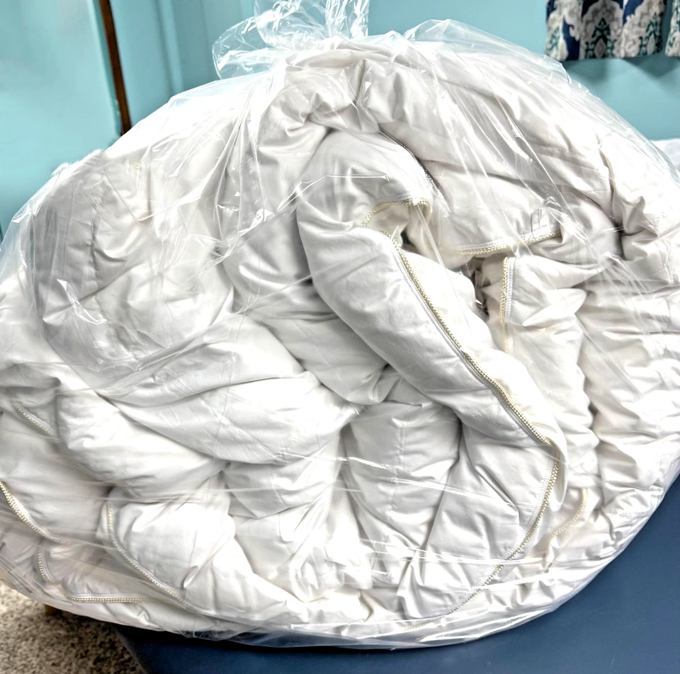 LIGHTWEIGHT EGYPTIAN COTTON LUXE DOWN COMFORTER PREMIER KING SIZE 98" X 120" - Image 2 of 4