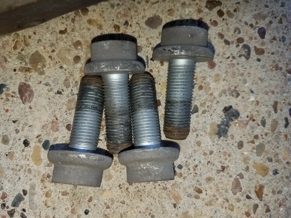 04-15 JUEGO PINZAS FRENO TRASERO VOLKSWAGEN TOUAREG PORSCHE CAYENNE 4 PISTONES BREMBO Foto 2 de 4