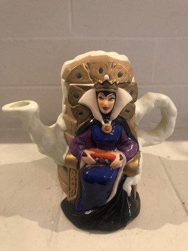 EVIL QUEEN FROM SNOW WHITE DISNEY VILLAINS ALTER EGO TEAPOT COLLECTION 5” Tall