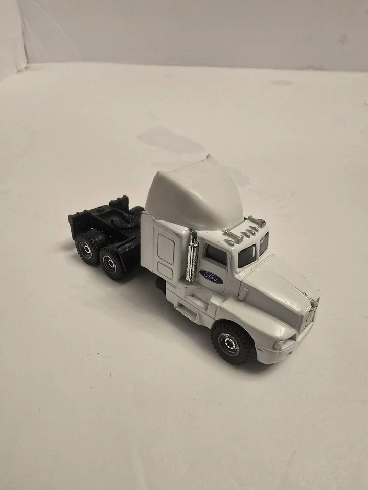 Semirremolque Maisto Ford Hauler Kenworth T2000 suelto sin caja Foto 2 de 4