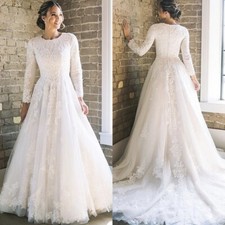 Luxury Muslim Wedding Dresses Scoop Neck Long Sleeves Lace Applique Bridal Gowns