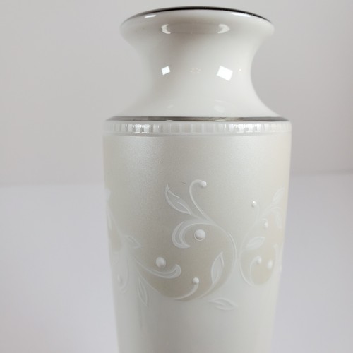 Lenox Bud Vase Wedding Promises 8.25" H Leaf Border Polka Dots & Silver Trim - Picture 2 of 5