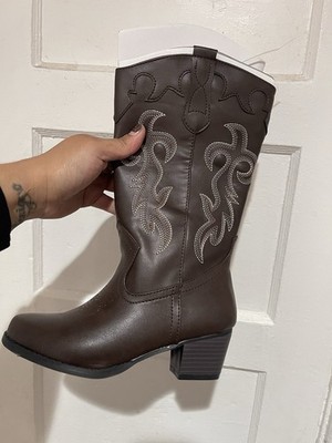Women s size 6 BANYON TREATES boots