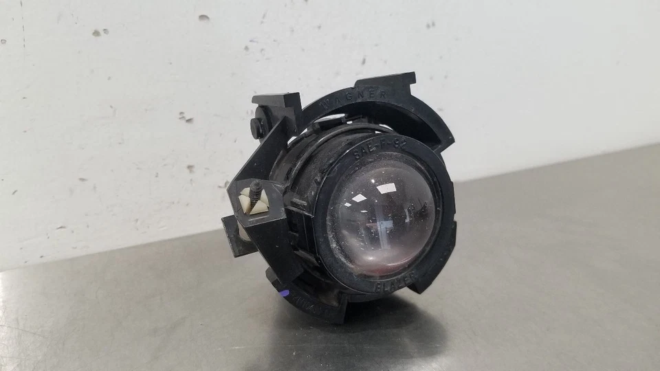 04 CHEVY SSR FARO ANTINIEBLA DELANTERO IZQUIERDO CONDUCTOR Foto 4 de 4