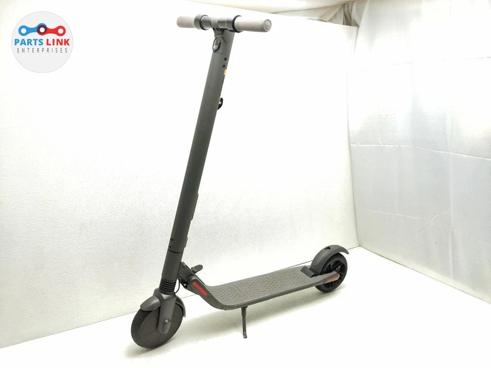 Электрический кикскутер Ninebot Segway ES2 15,5 миль/ч 300 Вт с зарядным устройством б/у - Изображение 3 из 4