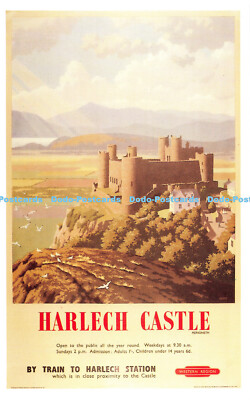 R541762 Schloss Harlech mit dem Zug zum Bahnhof Harlech der in unmittelbarer Nähe t
