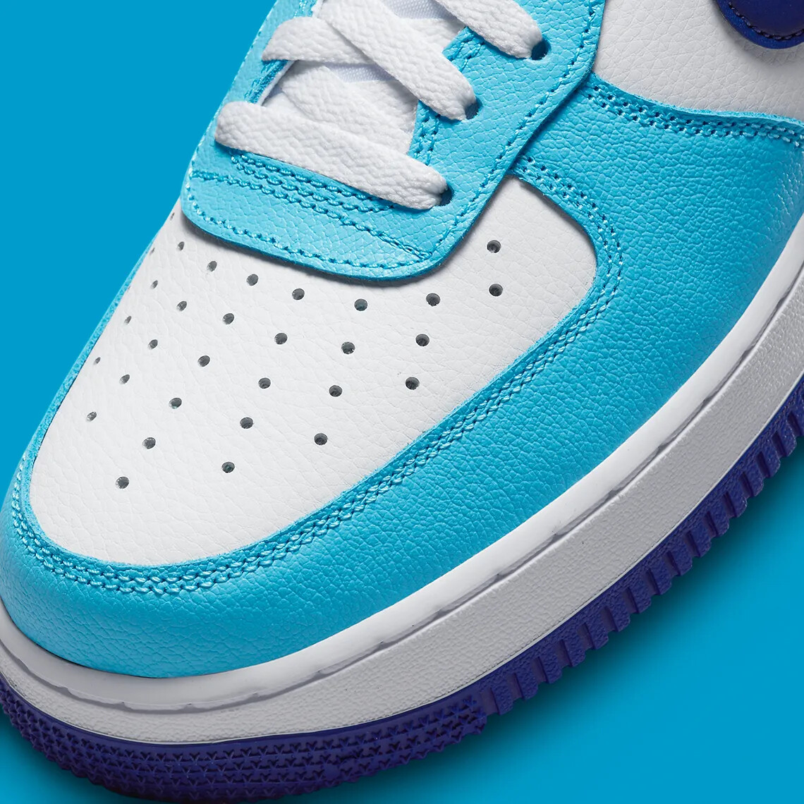 Nike Air Force 1 Low '07 LV8 Split Light UNC Blue Sneaker Nike Air Force 1 Low '07 LV8 Split Light UNC Blue Sneaker