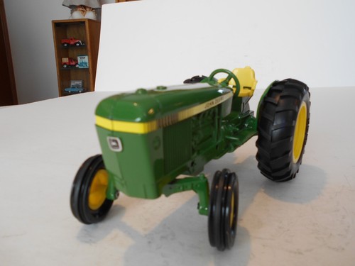 Vintage 1980 Ertl 1:16th Scale John Deere 2040 Utility Tractor #516-7641, Used - Picture 19 of 19