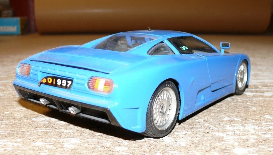 K23 Bburago Bugatti 11 Gb 19911:18 Fensterschaden - Bild 4 von 4