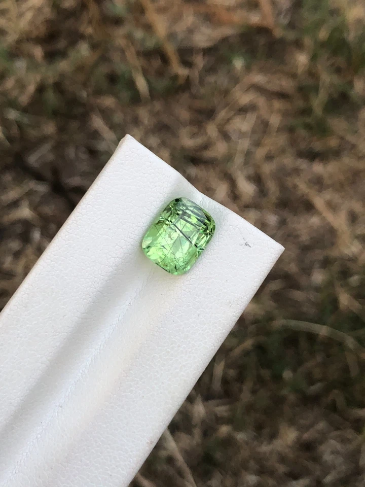 Natural Ludwigite Peridot 4.50 Carats – Apple Green Radiant Faceted Cut Gems - Image 4 of 4