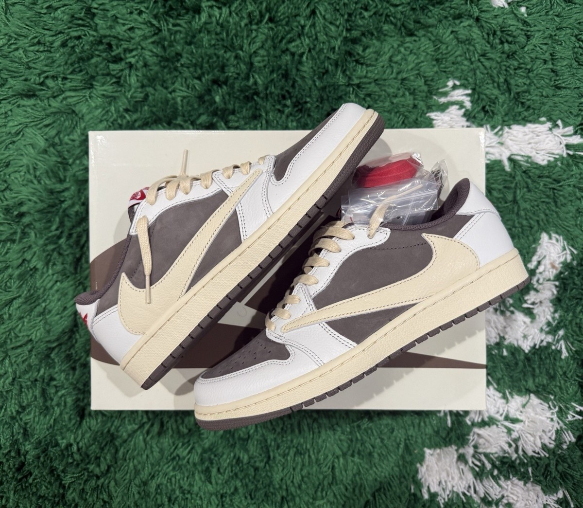 Deadstock Travis Scott Jordan 1s mocha Travis Scott X Jordan 1 Low  main image 2