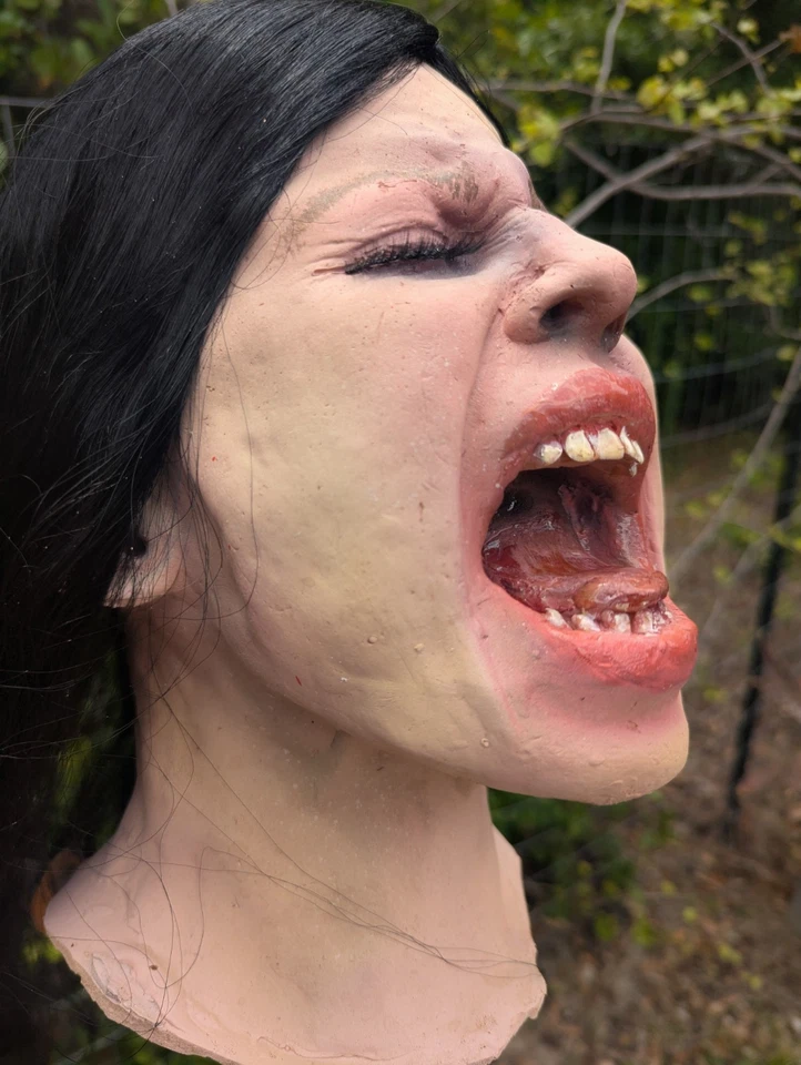 Utilería de Halloween cabeza cortada guarida atracción película de terror profesional  Foto 3 de 4