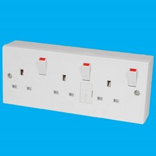 3 Gang, Fused, Switched, 13A Triple Mains UK 3 pin Wall Socket Outlet & Back Box