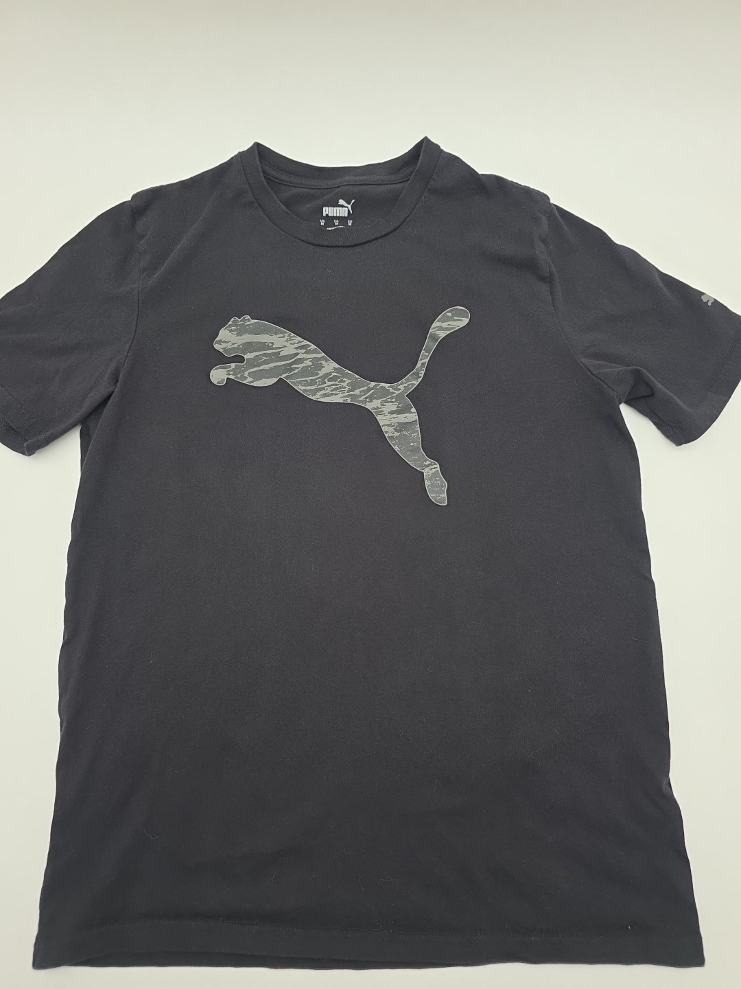 Puma T-Shirt Men Medium Black Graphic Tee.#44450