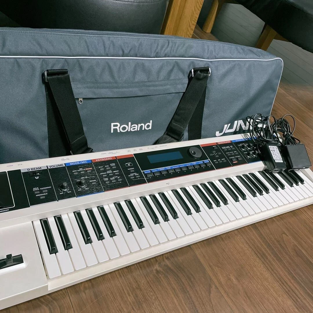 Roland Juno-Di Portable 61-key Mobile Synthesizer White w/case