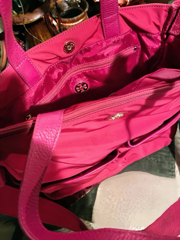 Bolso de pañales para computadora portátil Tory Burch rosa/fucsia de nailon Foto 3 de 4