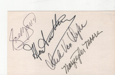 DICK VAN DYKE SHOW Cast Signed 3x5 Index Card - Dick Van Dyke, Mary Tyler Moore 