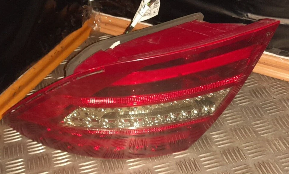 Mercedes W204 Clase C C180 Coupé Luz Trasera Derecho A2049060303 - Imagen 4 de 4