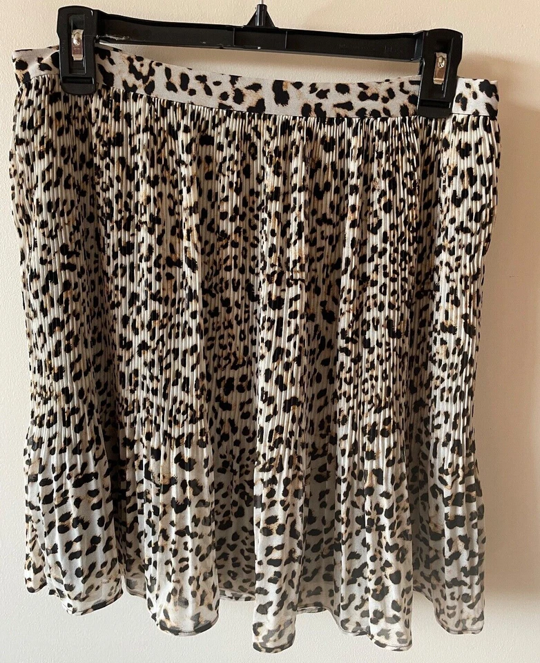Minifalda Banana Republic Talla 8 Chifón Plisada Animal Estampado Leopardo Foto 2 de 4
