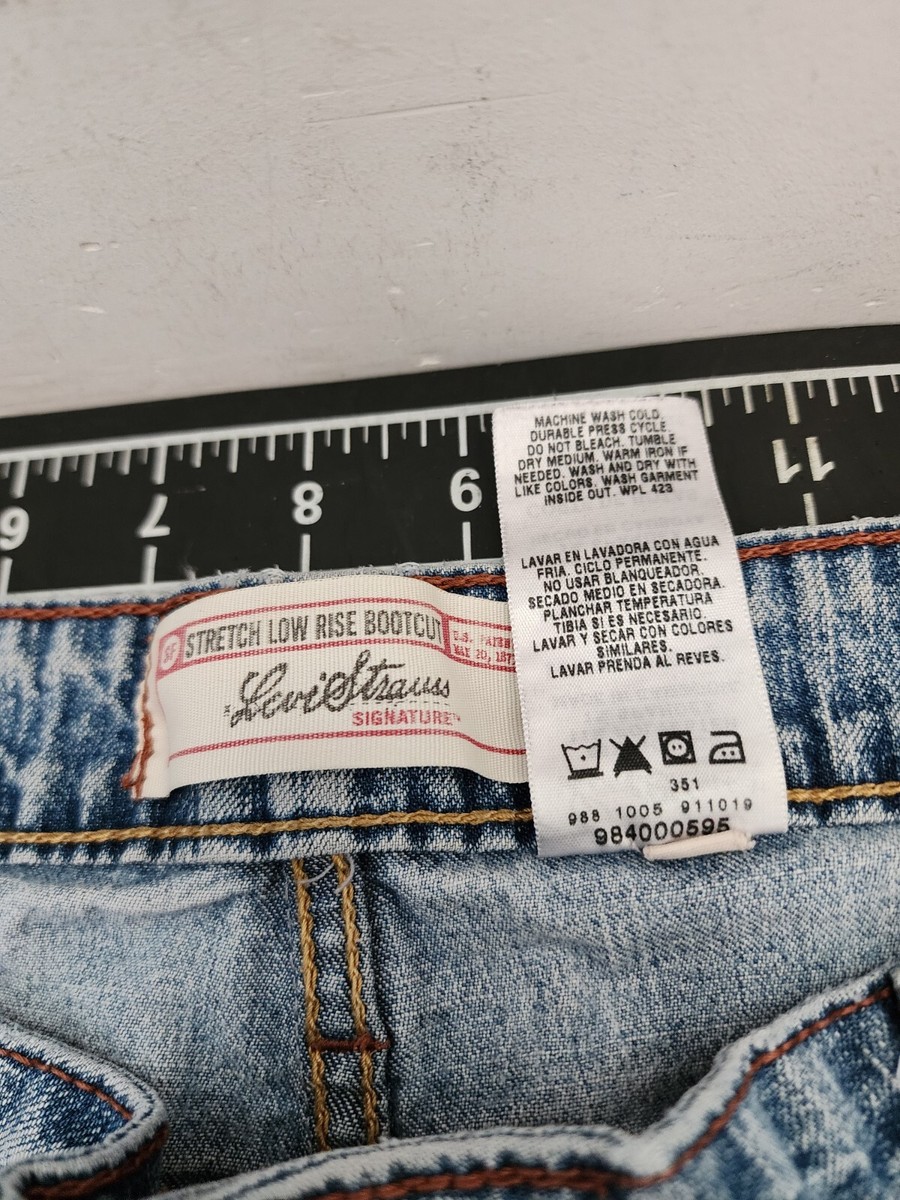 Levis Strauss Signature Stretch Low Rise Bootcut Misses 16 Light