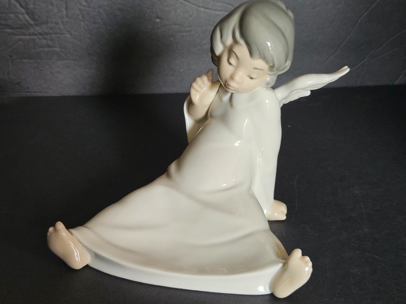 Vtg Lladro "Angel Wondering" Hand Made in Spain